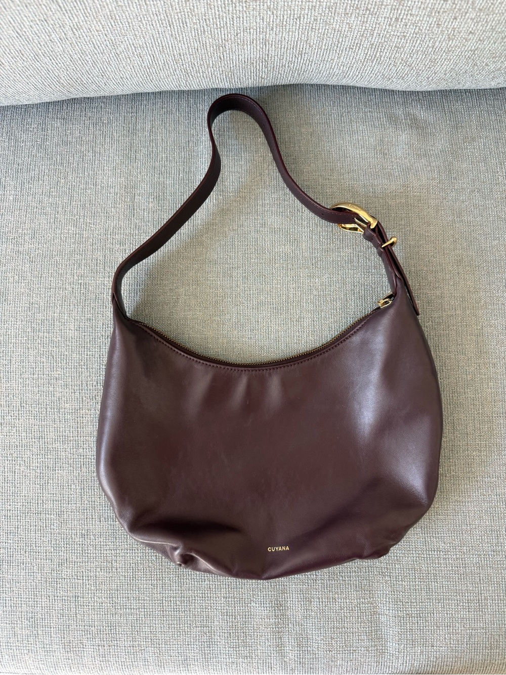 Cuyana Celestia Shoulder Bag in Plum - Picture 2 of 4